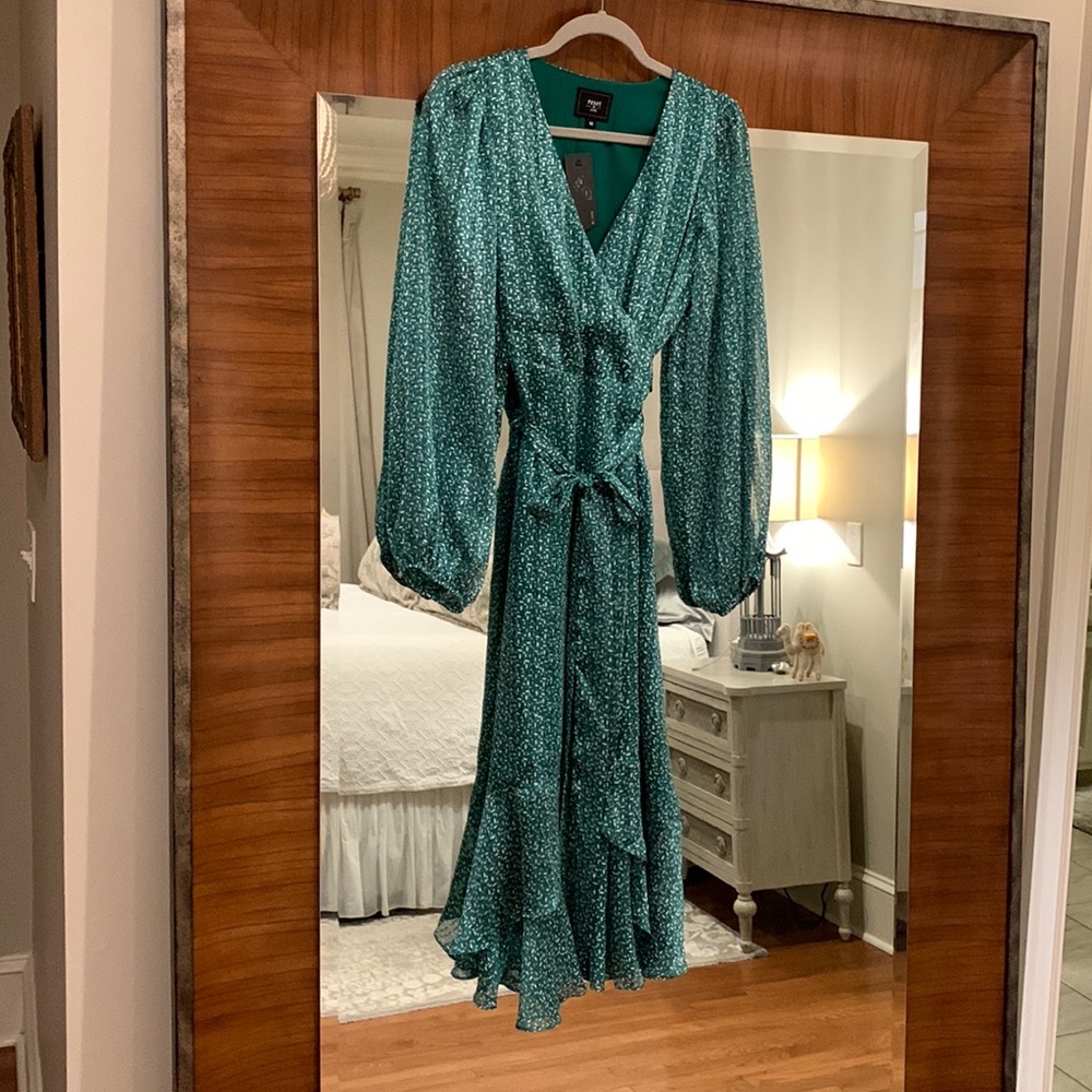 Green print dress size medium. Brand Reset by Jane.